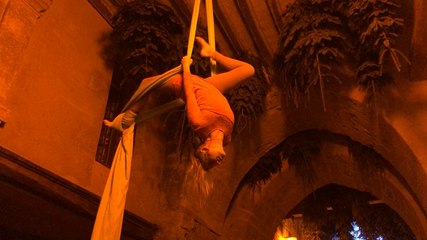 Spectacle de tissu aérien sous le Porche