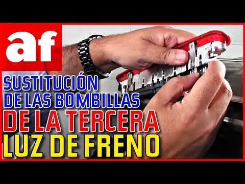 Sustitución de las bombillas de la tercera luz de freno