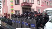 Diyarbakır'da Hdp'ye 'Açlık Grevi' Operasyonu: 25 Gözaltı - Yeniden