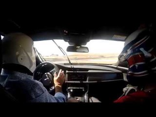 Jaguar XF S AWD 2016 en pista mojada