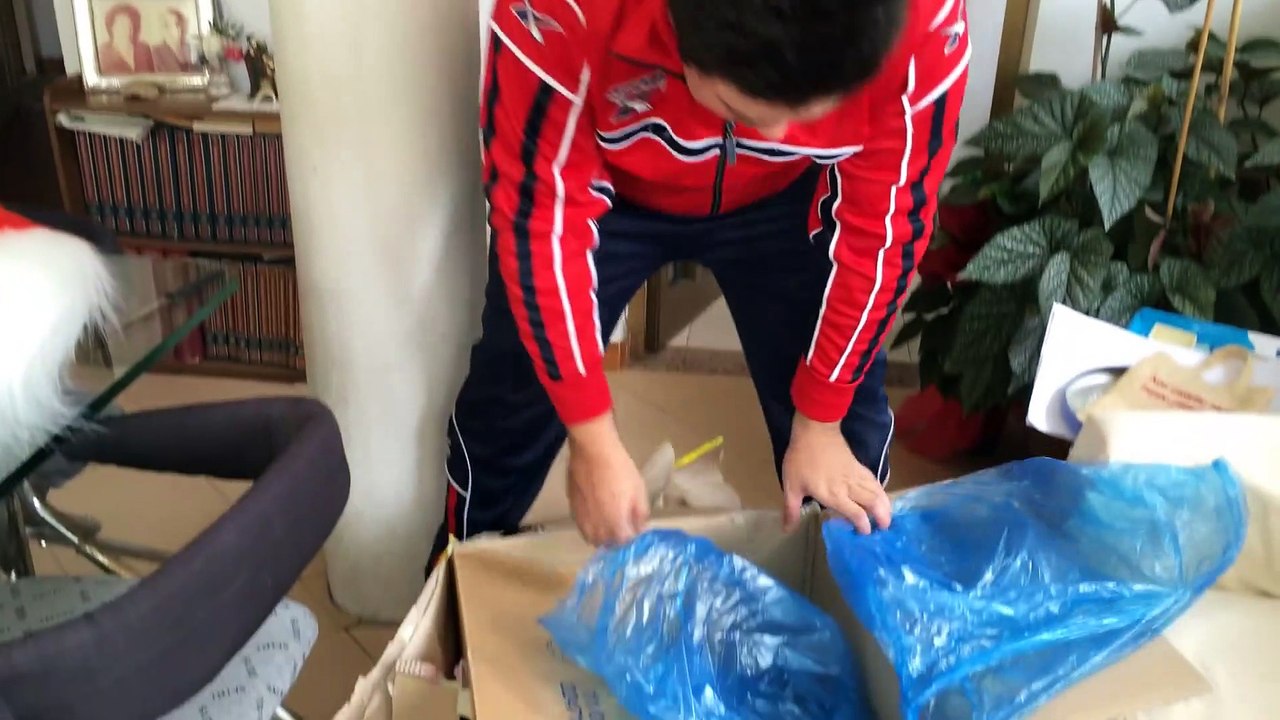 Fursuit unboxing!