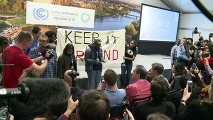COP24: des manifestants interrompent la délégation américaine