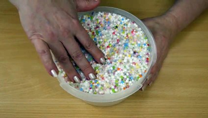 ASMR-Slime #51: Oma Tana spielt mit weißem Birthday-Cake-Slime - ohne Sprache