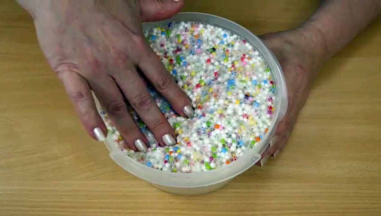 ASMR-Slime #51: Oma Tana spielt mit weißem Birthday-Cake-Slime - ohne Sprache