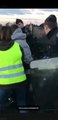 Gilets jaunes: Une altercation entre des gendarmes et un homme en fauteuil roulant !