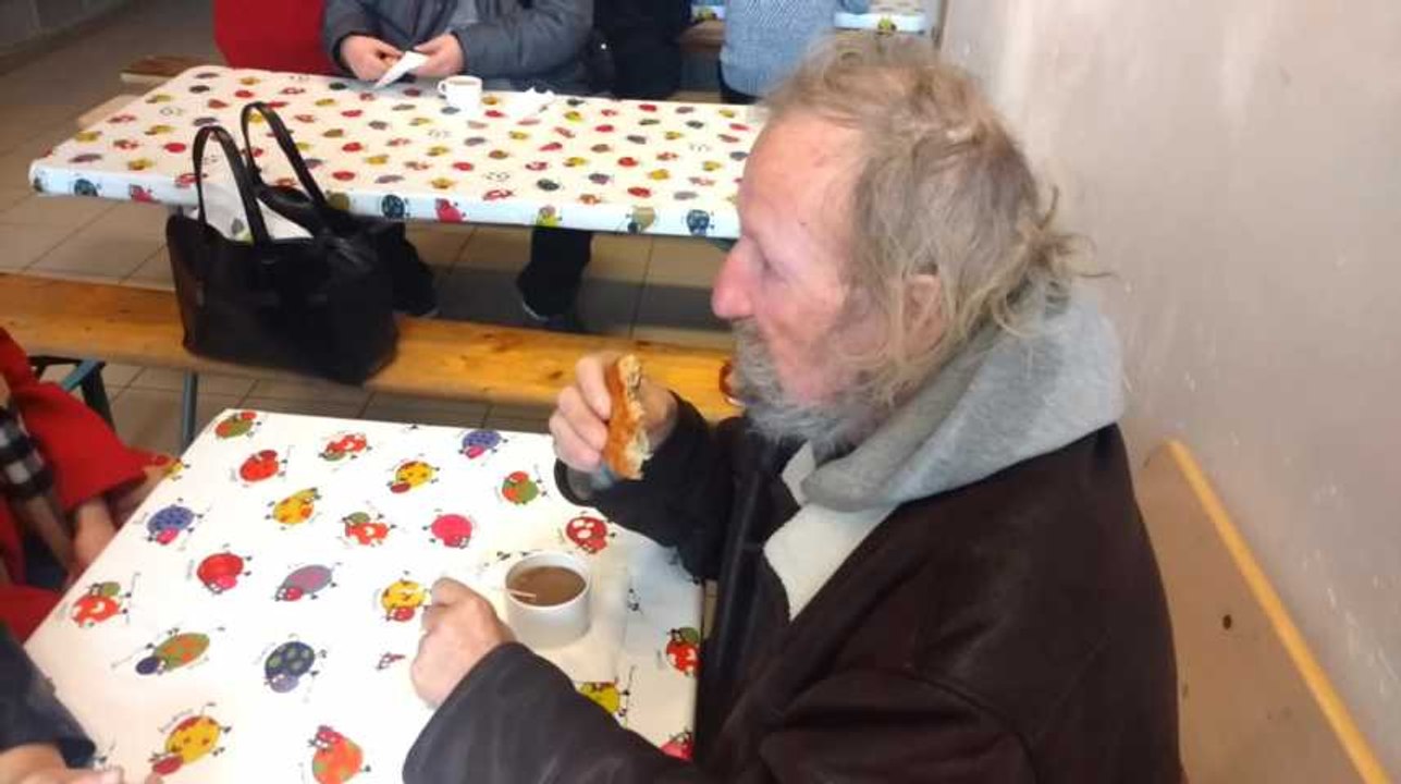 Le cadeau de Noël de trois étudiantes hutoises à un SDF