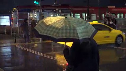 Sağanak hayatı olumsuz etkiledi - İSTANBUL
