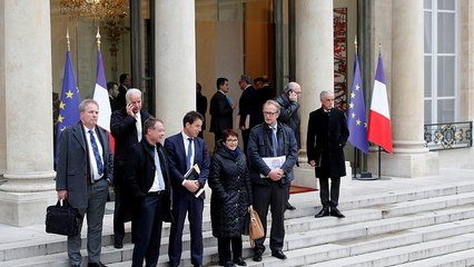 Négy hét óta először találkozott Macron a sárgamellényesek képviselőivel