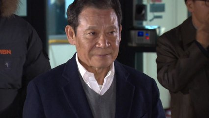 윤장현 전 광주시장 14시간 조사받고 귀가 / YTN