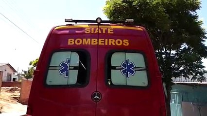 Mulher desmaia e acaba ferida na queda
