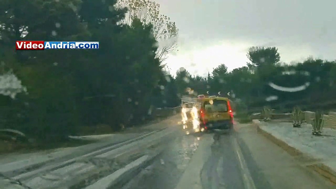 Andria: nevicata improvvisa a Castel del Monte - il video girato sulla Statale 170