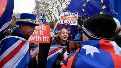 Download Video: Brexit karşıtları ile yandaşları May'i protesto etti