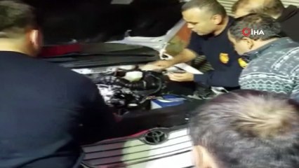 Hatay’da araç motoruna sıkışan köpek kurtarıldı