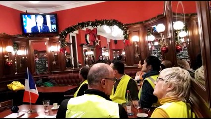 Des Gilets jaunes entre réflexion et déception après l'intervention d'Emmanuel Macron