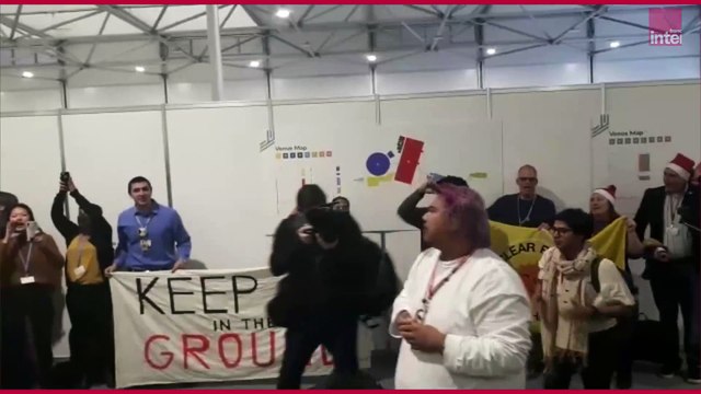 Que voulons nous ? La justice climatique : manifestation des militants après avoir été expulsés de la la conférence sur le climat.