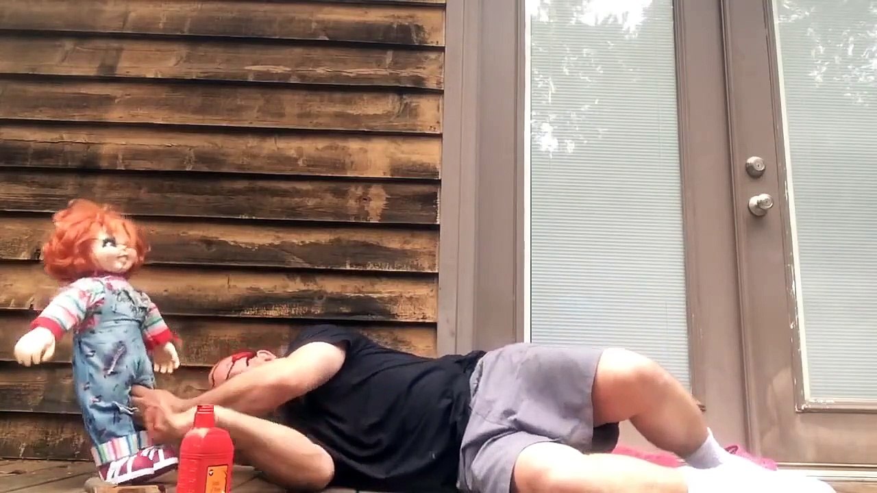 Ce papa fait une blague terrifiante à sa fille... pas sympa