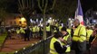 Des Gilets jaunes de l'Ain mobilisés devant la préfecture de Bourg-en-Bresse après le discours d'Emmanuel Macron