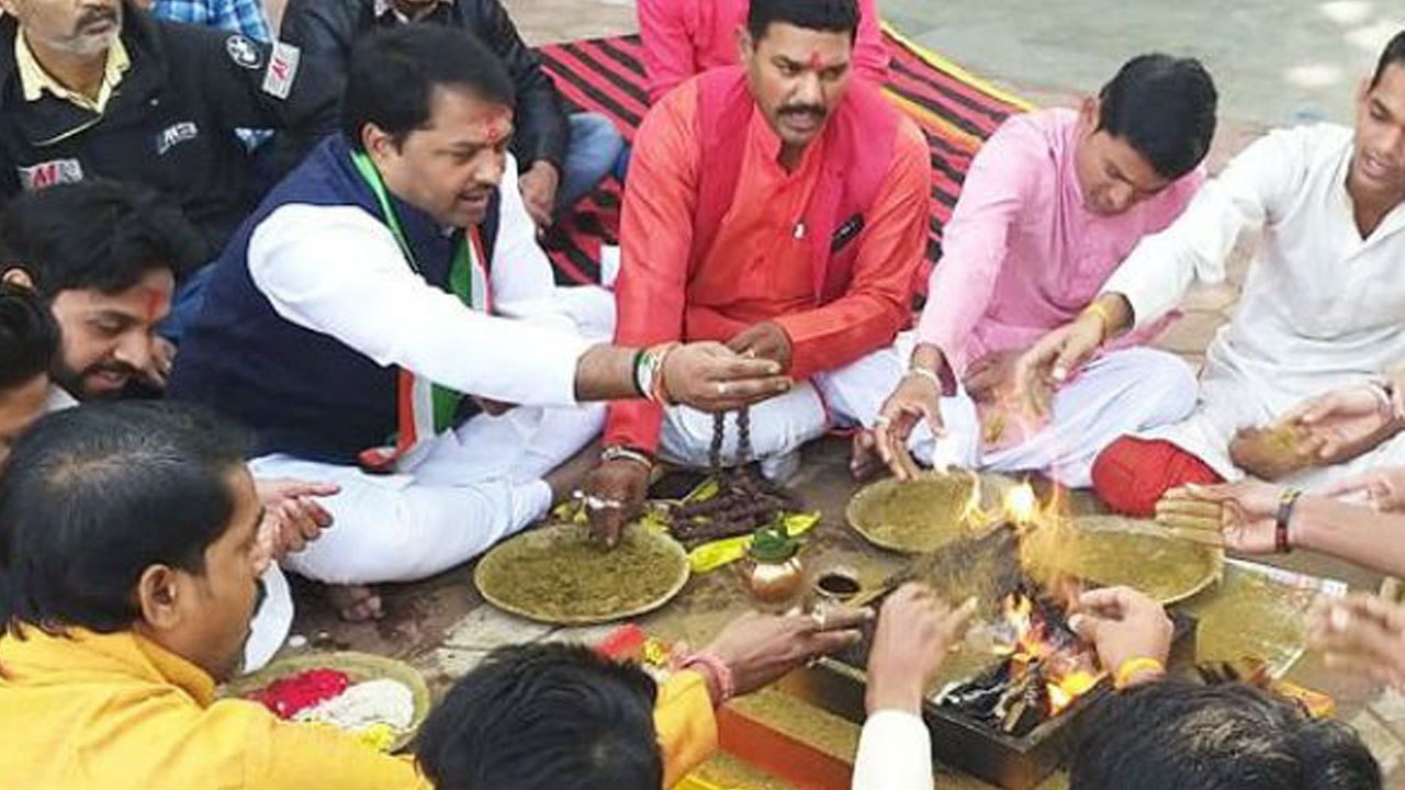 Results 2018 :  Madhya Pradesh में नतीजों से पहले Congress की जीत का महायज्ञ | वनइंडिया हिंदी
