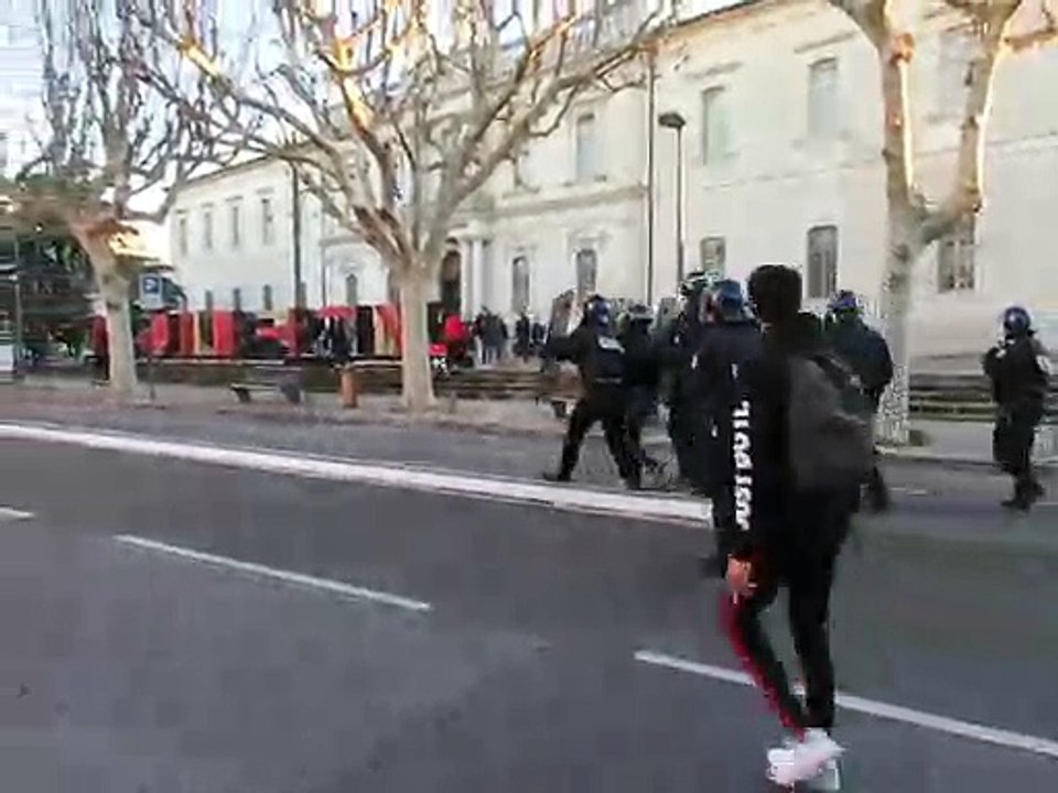 Des incidents ont éclaté devant le lycée Victor-Hugo de Carpentras ce lundi 11 décembre