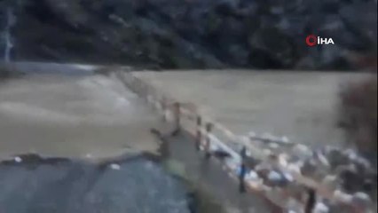 Sincik'te Dereler Taştı Köprüleri Su Bastı