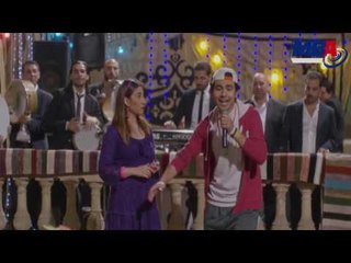 شوف محمد انور بيدى ايه لبوسي فى مشهد كوميدى جداا