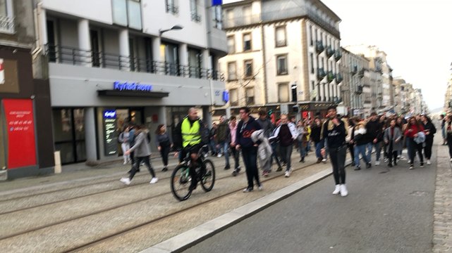 Manif. Les lycéens de retour place de Strasbourg