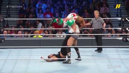 المعلق يجن جنونه بسبب ما فعله سيزارو على الحلبة