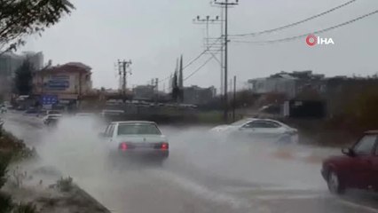 Adıyaman'da Şiddetli Yağış Sonrası Cadde ve Sokaklar Göle Döndü
