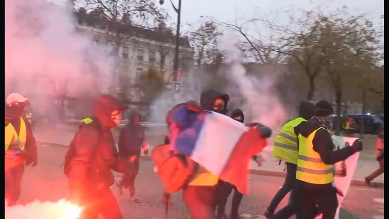 Macron asume su "responsabilidad" ante crisis d...