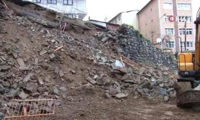 Kağıthane'de istinat duvarı çöktü