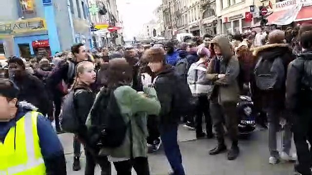 Nancy : les lycéens improvisent un sit-in au Point central