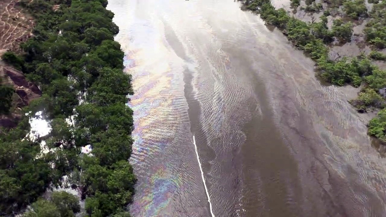 Roubo de petróleo causa derramamento no Rio