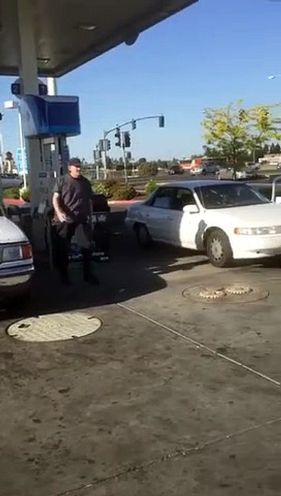 2 hommes ivres en plein road rage... Très drole