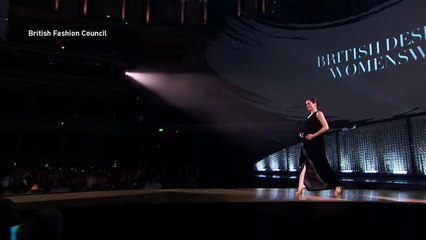 Meghan presents award for British Designer of the Year