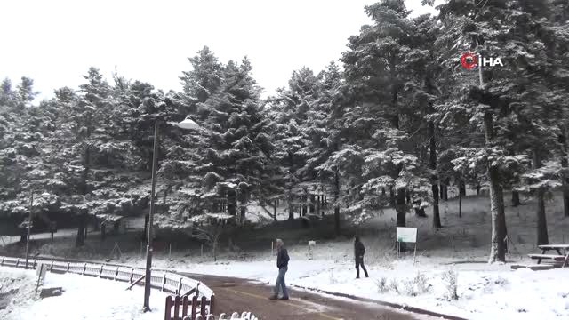 Gölcük Tabiat Parkı Beyaz Örtüyle Kaplandı, Kartpostallık Görüntüler Ortaya Çıktı