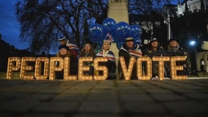 May aplaza el voto del "brexit" para intentar reabrir el diálogo con Bruselas