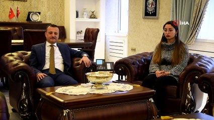 Vali Taşbilek ‘Ben tok yatıyorsam herkes tok yatsın’ projesinin sahibi öğrenciyi makamında ağırladı