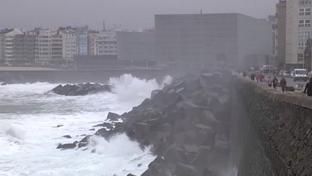 Alerta en toda la costa vasca por viento y fuerte oleaje