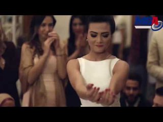 شاهد احمد فهمي يرقص شعبي هو و عائلته