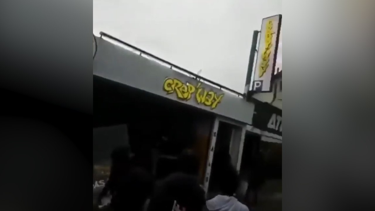 Un prof craque en voyant des lycéens saccager une crêperie !