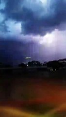 Une lumière  bizarre verte apparaît dans le ciel en Australie !