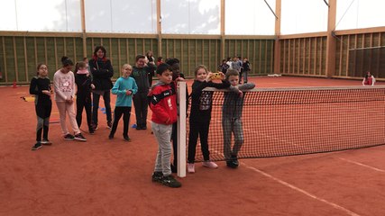 Benoît Paire joue contre des écoliers d’Authie Sud