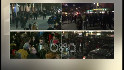 Ora News - "Hallet e studentëve nuk zgjidhen me llomotije në fb zoti kryeministër!"