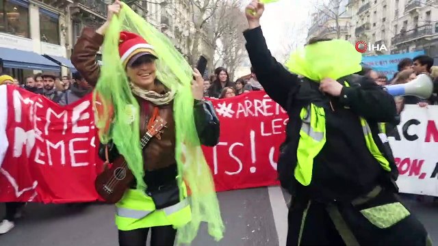 - Fransa'da Liseliler Cumhurbaşkanı Macron'un İstifasını İstedi- Fransa'da Liselerde ‘kara Gün’ İlan Edildi, 450 Lisede Blokaj Eylemi Yapıldı