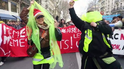 - Fransa'da Liseliler Cumhurbaşkanı Macron'un İstifasını İstedi- Fransa'da Liselerde ‘kara Gün’ İlan Edildi, 450 Lisede Blokaj Eylemi Yapıldı