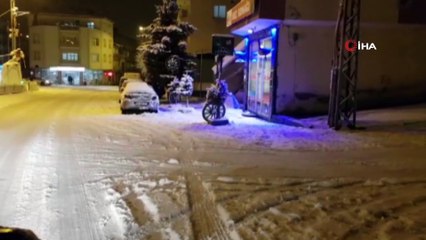 Kars kara teslim oldu, araçlar yolda kaldı