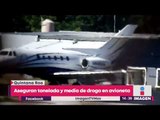 Aseguran tonelada y media de droga en avión que aterrizó en Quintana Roo | Noticias con Yuriria