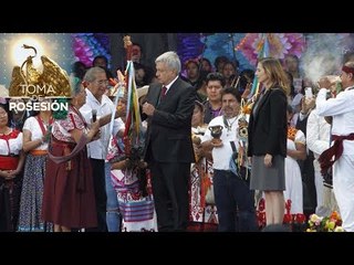 Así recibió López Obrador el bastón de mando