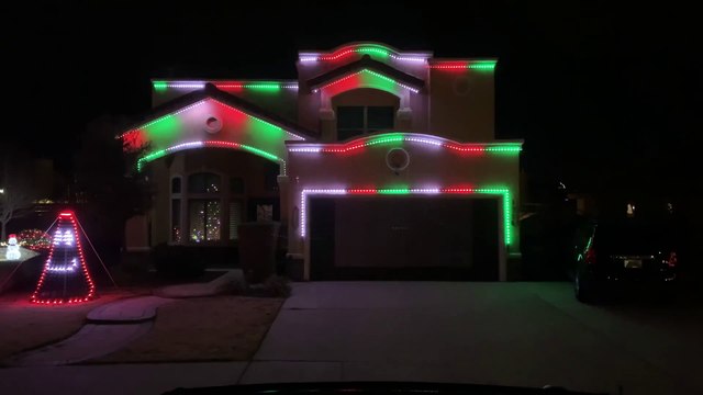 Quand tu branches du gros rap sur les déco de Noel sur la maison.. Avec DMX !