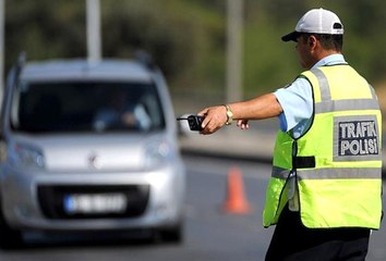 Trafik Cezası Kesen Polise Sosyal Medyadan Hakaret Eden Sürücü Tutuklandı